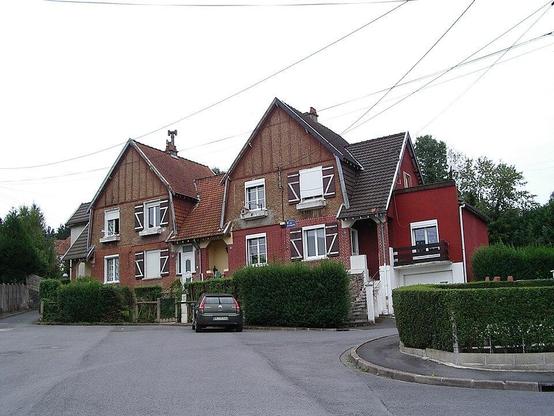 Cité-jardin Faure à #Revin (#Ardennes) La cité jardin est construite de 1931à 1934 par l'architecte Maurice Rouquet pour loger les ouvriers de l'entreprise métallurgique Faure, suite à la construction de quelqu...
Suite 👉 https://monumentum.fr/architecture-contemporaine-remarquable/acr0000455/revin-cite-jardin-faure
#Patrimoine #ArchitectureContemporaine
Photo CC-BY-SA 4.0 : Adri08