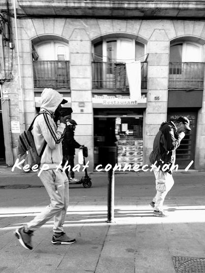 Barcelona monochrome street photography made with the GNU Image Manipulation Program + G'Mic filters.