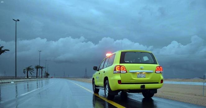 الدفاع المدني يحذر من أمطار رعدية وسيول تبدأ غدًا وتستمر حتى الخميس في مناطق المملكة