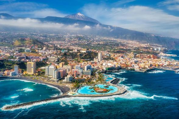Vista de la isla de Tenerife, con el Teide al fondo (Eduardo R vía Getty Images)
