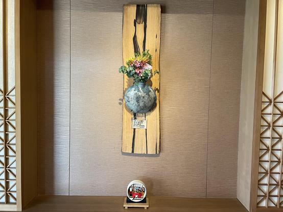 The restaurant interior was very elegant with space for a number of alcoves and various arts on display.