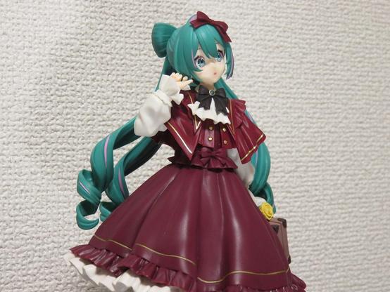 Upper body from her right side.