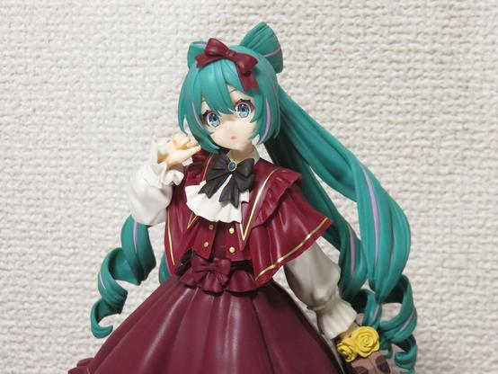 Upper body from the left side, making eye contact with her.