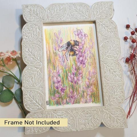 A small drawing of a bee on stalks of lavender. The drawing is in colour pencil with a very soft focus giving a painterly feel.
An original art work, please note that the frame is not included.
Colour pencil on white acid free artist watercolour paper (postcard size).
Approximately 4 by 6 inches (10.16 x 15.24 cm) will fit into a standard 4 by 6 inch photo frame.