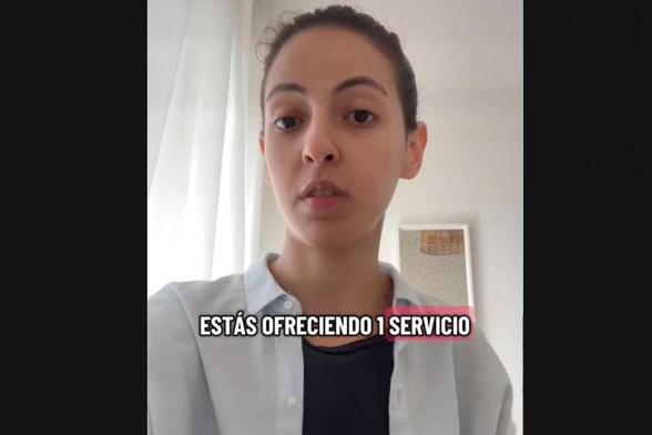 La psicóloga Halima hablando del precio de las sesiones. (TikTok: @halimaconh)