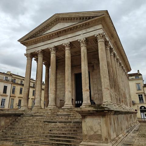Dans les rues de Nîmes 🏛️