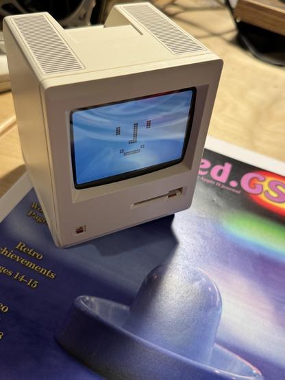 Maclock Mac-looking desk clock