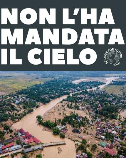 Volantino dell'assemblea: Non l'ha mandata il cielo
La fotografia mostra la vista dall'alto di un fiume in piena, con un ponte interrotto e parte del territorio circostante coperto di fango.