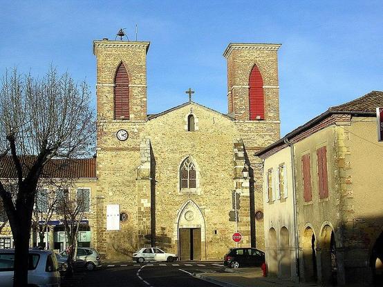 Eglise Saint-Pierre et Saint-Paul à #GrenadesurlAdour (#Landes) L'église Saint-Pierre et Saint-Paul s'élève en bordure de la place centrale de la bastide de Grenade. Cet édifice du XVe siècle, à chevet plat, di...
Suite 👉 https://monumentum.fr/monument-historique/pa40000055/grenade-sur-ladour-eglise-saint-pierre-et-saint-paul
#Patrimoine #MonumentHistorique
Photo CC-BY-SA 4.0 : Jibi44