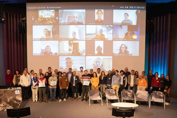 Les lauréats du hackathon.