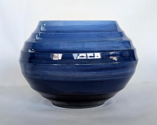 A small blue urn with bands carved in it. The color goes from medium blue at the top to midnight blue at the bottom. CC BY-SA 4.0 Kate Zimmerman.