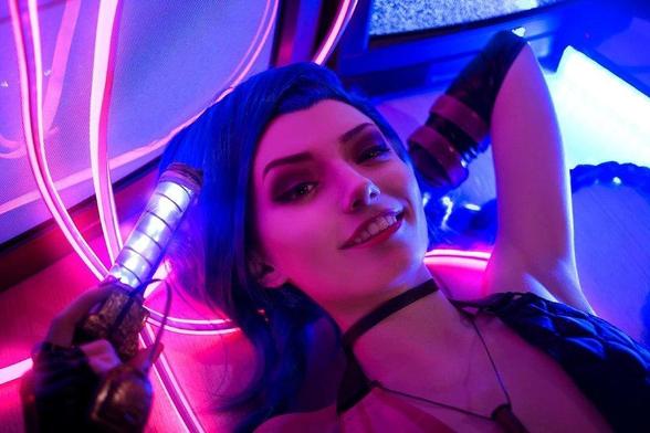 [Cosplay] Jinx (League of Legends) by CarryKey