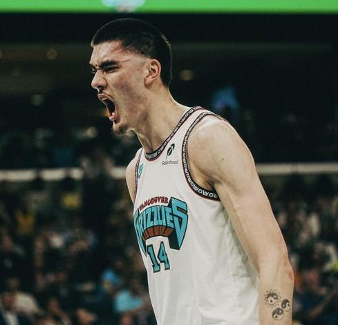 Zach Edey Has Been A Beast On Defense This Season!