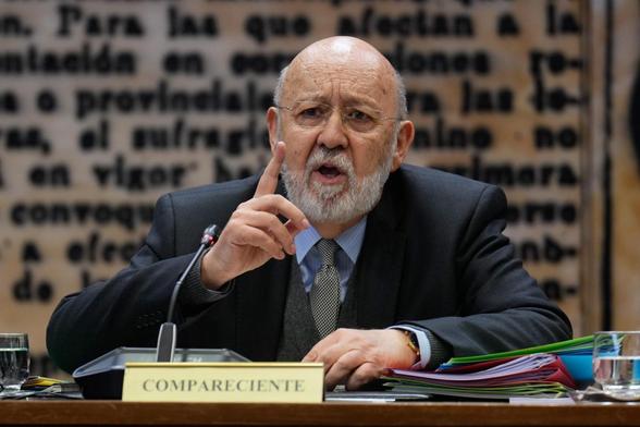 El presidente del Centro de Investigaciones Sociológicas (CIS), José Félix Tezanos, durante su comparecencia este martes (EFE)