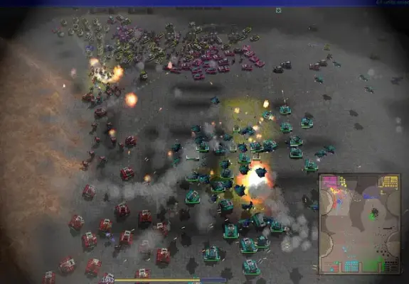 ๐ถ๏ธ A bird's eye view where 4 factions of tanks are fighting very close to each other, with many explosions. A mini-map at the bottom right shows the portion of the map visible on the screen.
๐๏ธ Warzone 2100 is a libre multi-platform RTS game with solo (campaigns + skirmishes) / multiplayer modes, on a Sci-Fi theme where the player command the forces of The Project attempting to rebuild the world after a nuclear holocaust, when faced with 3 factions controlled by Nexus, a virus that it will also have to destroy. The focus is on technology (R & D), artillery (customizable, sandbox type) and detection (sensors, radars). The resources, weak and localized, limit the retrenchments and massive armies.