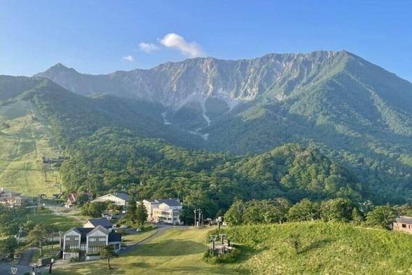 【実は同じ山】鳥取県にある角度によって見え方が「全く違う山」に目を疑う　「どうなってるんだ」 | LIMO | くらしとお金の経済メディア