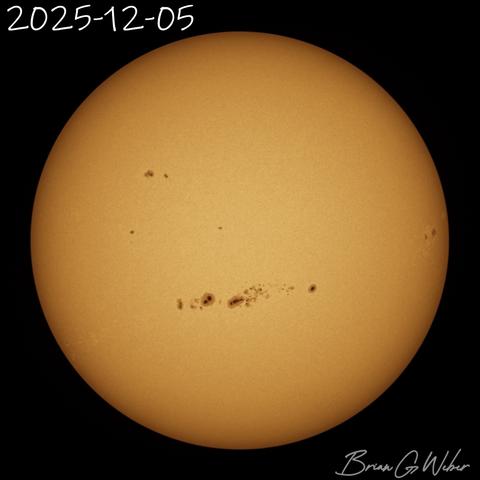 Sun image from 2025-12-05 showing the massive sunspot band in the middle of the disc.