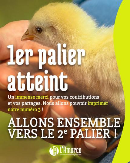 Photo montrant un poussin dans une main humaine. Le titre, écrit en blanc, dit « 1er palier atteint ». Un immense merci pour vos contributions et vos partages. Nous allons pouvoir imprimer notre numéro 3 ! ALLONS ENSEMBLE VERS LE 2e PALIER ! »