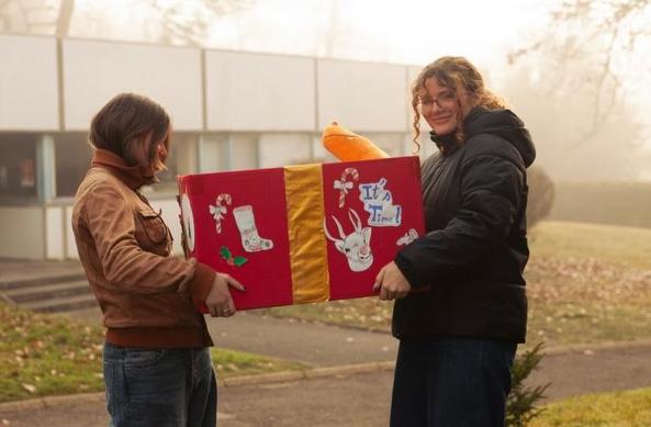 Bascan Spirit - L'esprit Bascan : opération « Un Noël pour tous » - Merci pour votre participation, votre générosité et votre esprit de solidarité - Du 3 au 5 décembre, les élèves du collectif « Unicef Bascan » ont organisé une grande collecte solidaire au profit d’enfants en situation de précarité, en partenariat avec le Secours populaire - Grâce à vous, de nombreux jouets, livres et vêtements chauds ont été réunis pour offrir un peu de chaleur et de bonheur aux enfants de 3 à 12 ans - Ensemble, nous faisons réellement la différence !