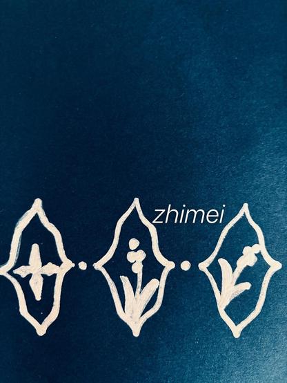 背景青色に刺繍模様