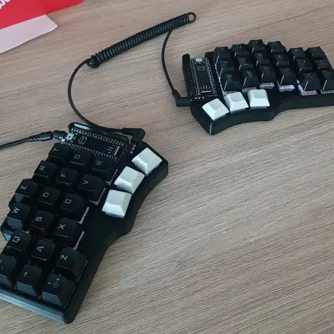 Split mechanical keyboard