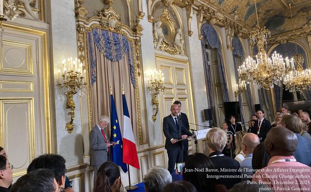 Jean-Noël Barrot, Ministre de l’Europe et des Affaires Étrangères; Intergovernmental Panel on Climate Change authors; Paris, France; December 2, 2025; photo Patrick Gonzalez