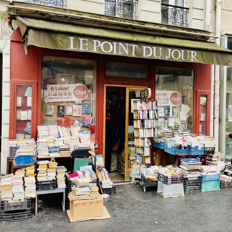 Devanture de la librairie.