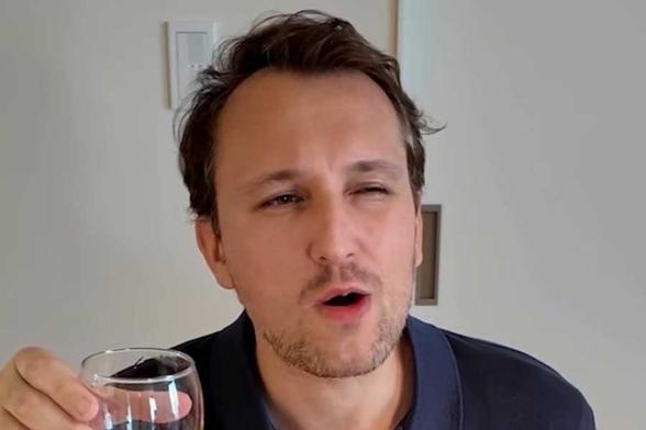 「これが700円で買えるのはあり得ない」 フランス人が日本で見つけた驚きの組み合わせ 赤ワインに合う意外な日本食とは | Hint-Pot