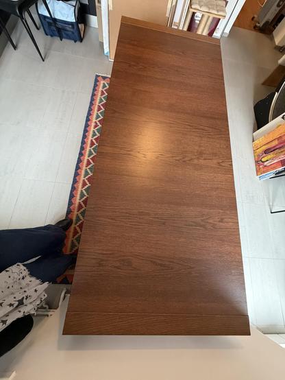 Foto der Tischplatte von oben