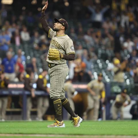 [RobertSuarez] Thank you so much for the opportunity to the Padres organization, coaches, trainers, staff, teammates, and fans. I'm so grateful for the support and the learning I've received over these four years. Many blessings 💛🙏🏽