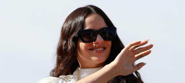 Rosalía durante un evento de la Paris Fashion Week en octubre de 2025 / Hanna Lassen