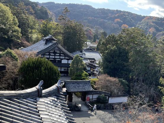 A sub-temple within Nanzenji, along the Eastern mountain range (東山) of Kyōto