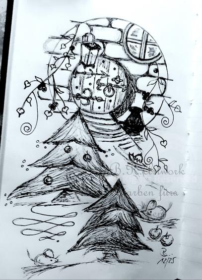 Sketchbook Seite, Fineliner Zeichnung schwarz, ein runder Ausschnitt Steinfassade in der Mitte eine runde Holztür mit kunstvollen Beschlägen. Rechts oben ein rundes Fenster. Über der Tür eine eckige Laterne. An der Fassade sind Ranken, die über den Kreis hinausreichen. Von der Tür geht ein breiter weg herunter. Links davon ein großer Tannenbaum und mittig unten noch ein kleinerer breiter. Links unter dem Baum eine kleine Maus. Rechts weiter oben noch eine und vor ihr zwei Äpfel.