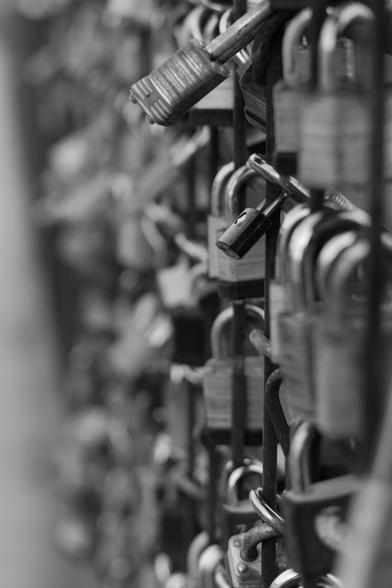 There's a bunch of locks on the overlook to the Quarry. They made for a fun bokeh shot for some blur.