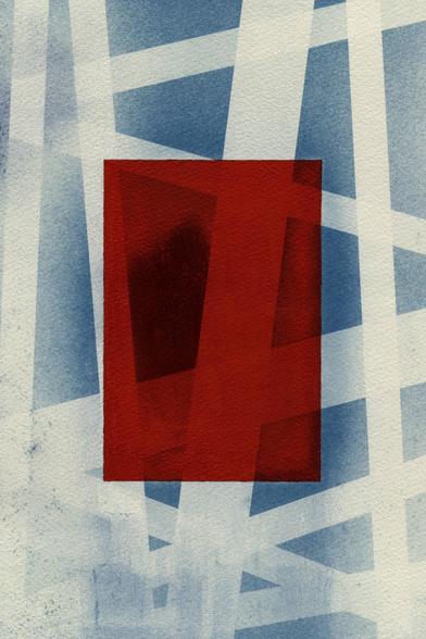 In der Mitte des Bildes ist ein hochformatiges rotes Rechteck zu sehen. Umgeben  ist es von hellen Streifen, die kreuz und quer über das Papier führen. Zwischen den Streifen befinden sich blaue Farbflächen unterschiedlicher Größe und Form.