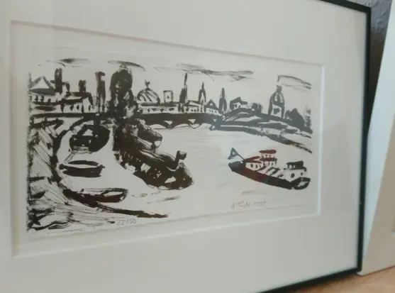 Das beschriebene Bild in schwarz-weiß, schwarz gerahmt.