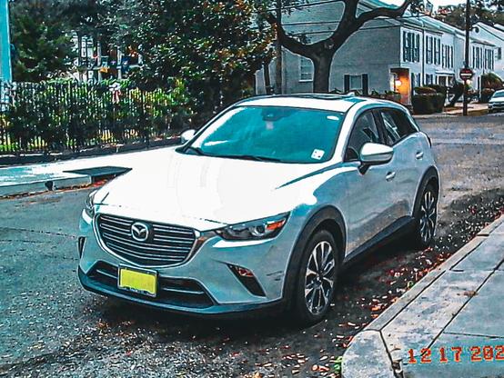 A Mazda CX3.