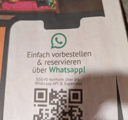 Foto der Werbung einer Apotheke mit Behauptung der DSGVO Konformität.