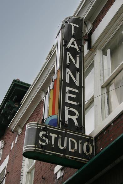 A neon sign, advertising the Tanner Photography Studio, in the Art Deco or Streamline Modern style.