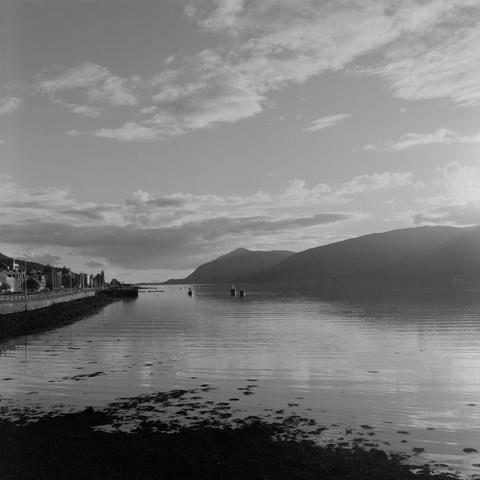 Yashica MAT124G | Kodak Tri-X 400 | Shot at 320 + Med Yellow Filter | Developed in XTOL
A view of the loch as sunset approaches