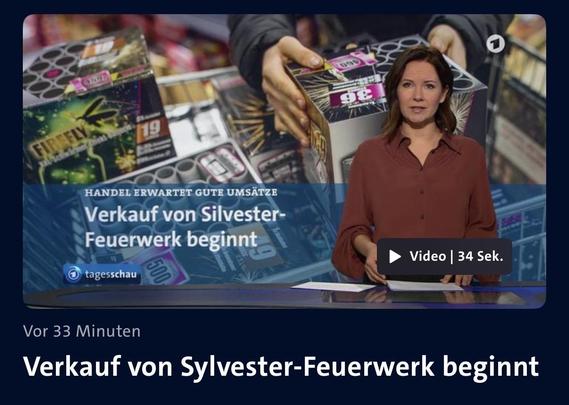 Bildschirmfoto aus der tagesschau-App. Zu sehen ist eine Aufnahme aus dem Beitrag »Verkauf von Silvester-Feuerwerk beginnt« in der Fernsehsendung. Der zugehörige Artikels trägt den Titel »Verkauf von Sylvester-Feuerwerk beginnt«.