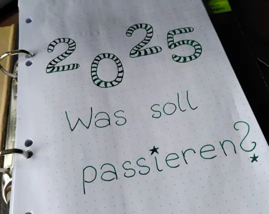 Cover of a calendar saying 2025 and in German: What is supposed to happen?