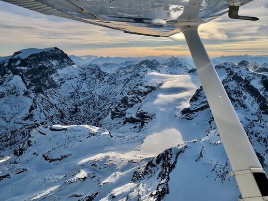 Neujahrsflug in den Schweizer Alpen