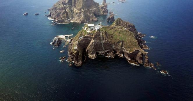 Factbox: Disputed isles at centre of feud between Japan, South Korea