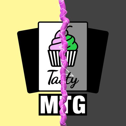 Der Tasty-MTG-Cupcake ist durch eine magische Barriere zwiegespalten: Links die bekannte Version in "Lorwyn" und rechts mit grünem Cup und dunklem Hintergrund in "Shadowmoor".