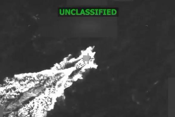 Imagen del vídeo difundido por el Departamento de Guerra de EEUU del último ataque a un buque en el Caribe, el 7 de noviembre de 2025. (@SecWar / X)