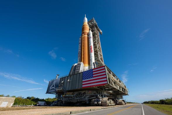 Roulage du SLS (crédit NASA/ John Kraus)