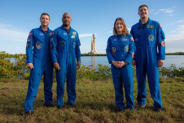 L'équipage Artemis II : Reid Wiseman, Victor Glover, Christina Koch, Jeremy Hansen (crédit NASA/ John Kraus)