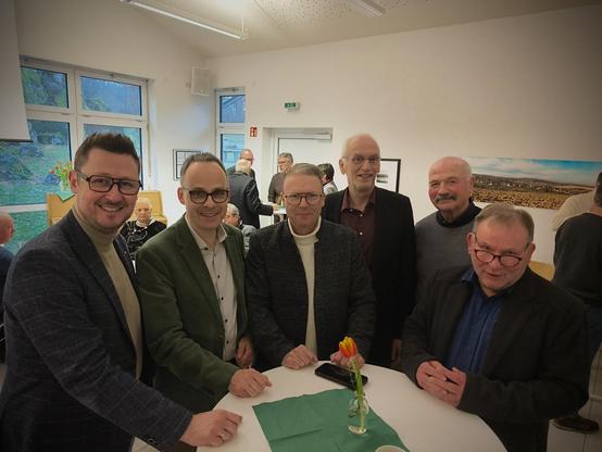 Gruppenbild mit Kommunalpolitikern.