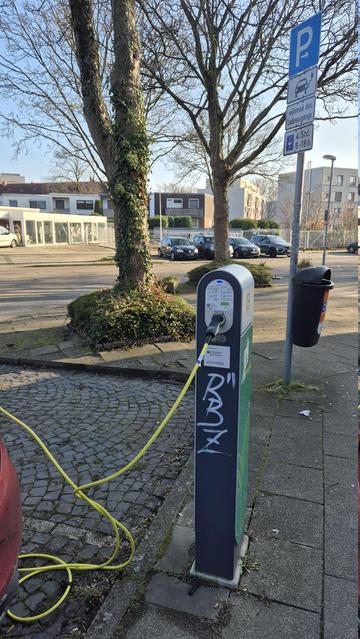 Image taken by Waldrenner, available under CC-BY-SA. It is made with the thematic map charging_stations in changeset https://openstreetmap.org/changeset/177426455